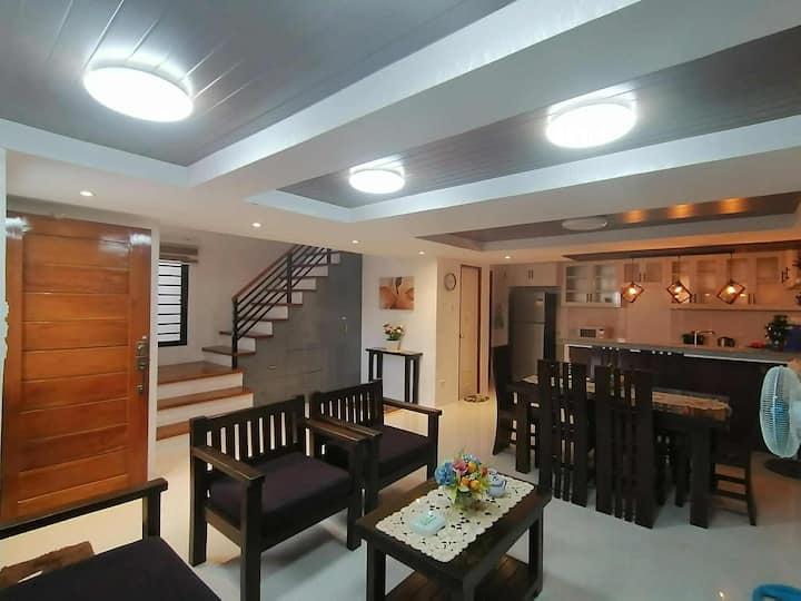 Casa De Amada - Elegant Airbnb In San Pablo City - San Pablo City
