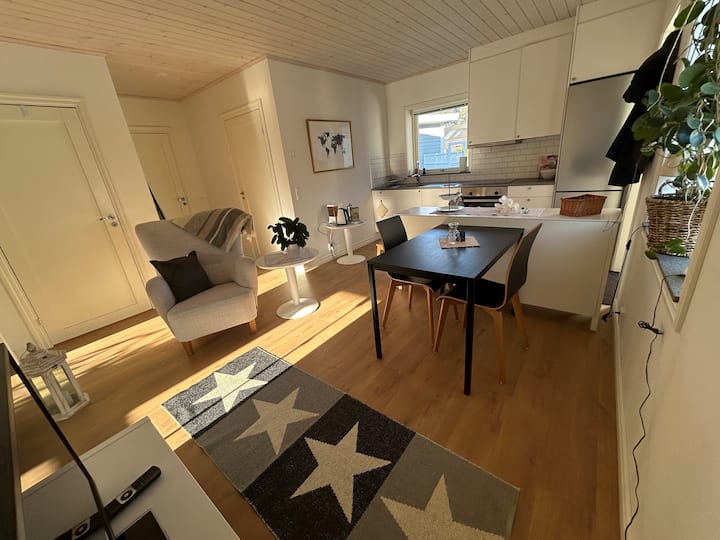 2 Rok Med Egen Ingång, Uteplats Och Parkering - Surte