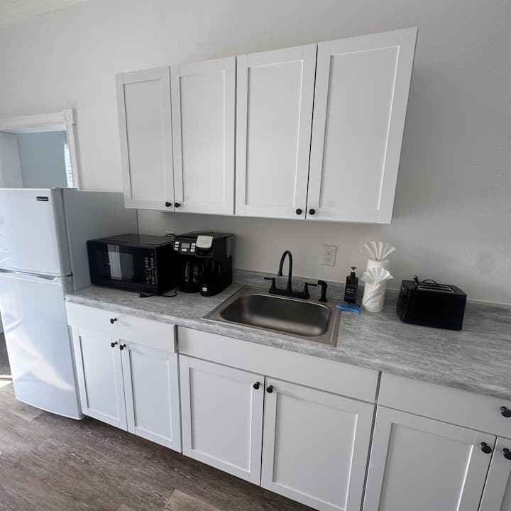 Suite With 2 Queen Beds And Kitchen • Pool #18 - Clearwater, FL
