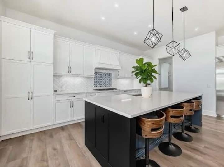 Bree Casa Extraordinaire - Pickering