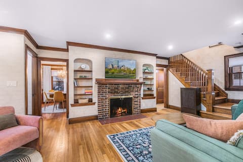Top Airbnb: Boston + Harvard 4BR Charm • King Beds • Game Room in Cambridge / Newton