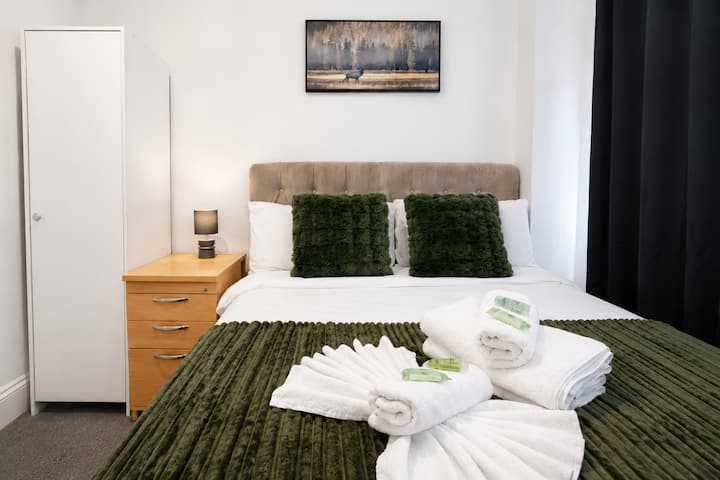 Long Term Stay | Stunning 2 Bed Flat - Newport