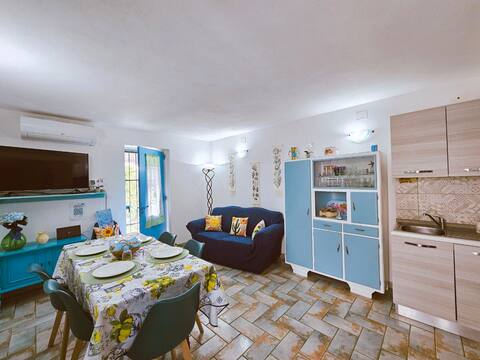 Top Airbnb: Sea View Villa with Garden & Jacuzzi in Tertenia