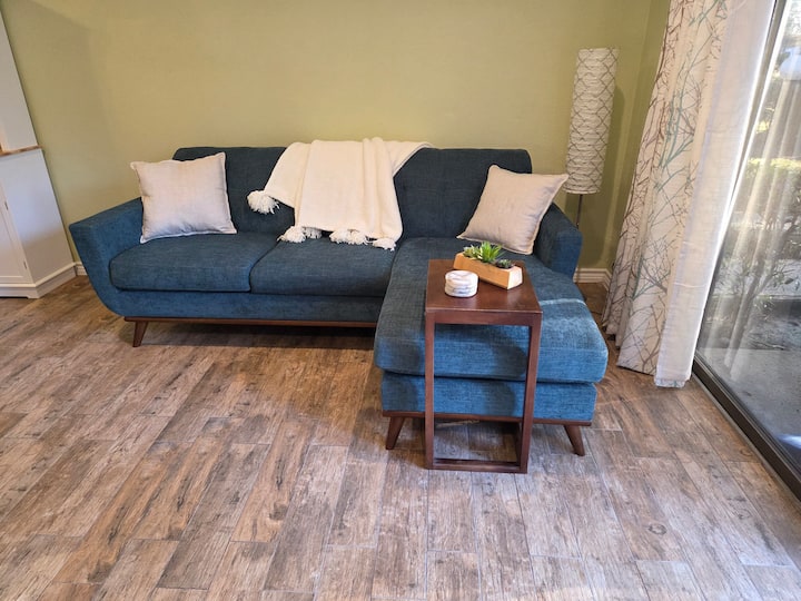 Na kauču može spavati jedna odrasla osoba ili dvoje djece