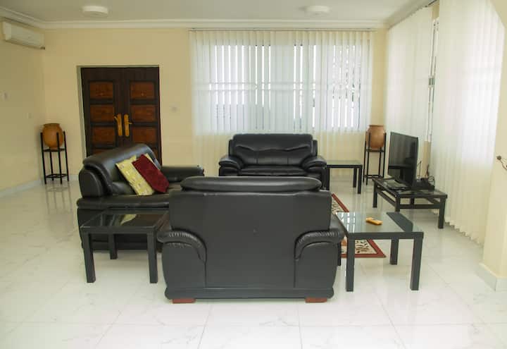 Modern 2-bedroom Fully Furnished Open Plan Flat - Freetown