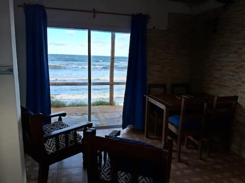 Top Airbnb: Meliodas, oceanfront house with a stove in Aguas Dulces