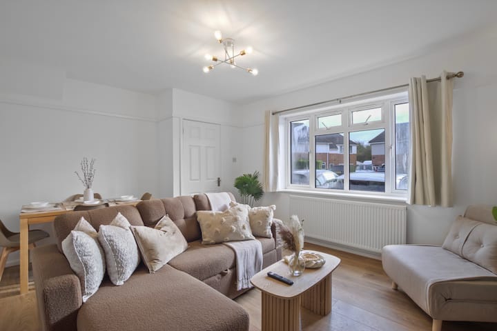 Stylish 3-bed Countryside House | Peace & Privacy - Aylesbury
