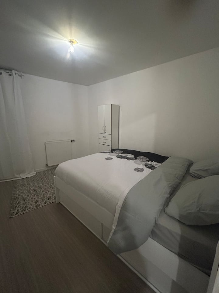 Chambre Dans Un F3 Pour Se Sentir Comme Chez Soi - Sucy-en-Brie