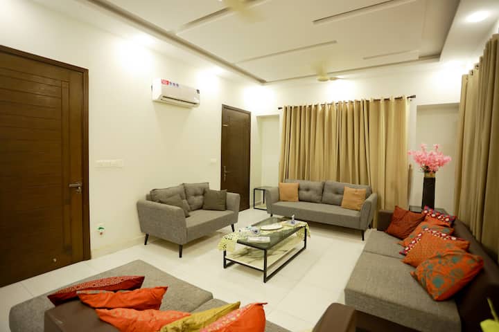 2 Min To Main Gate | Full House | Luxury 4br Ac - Karachi