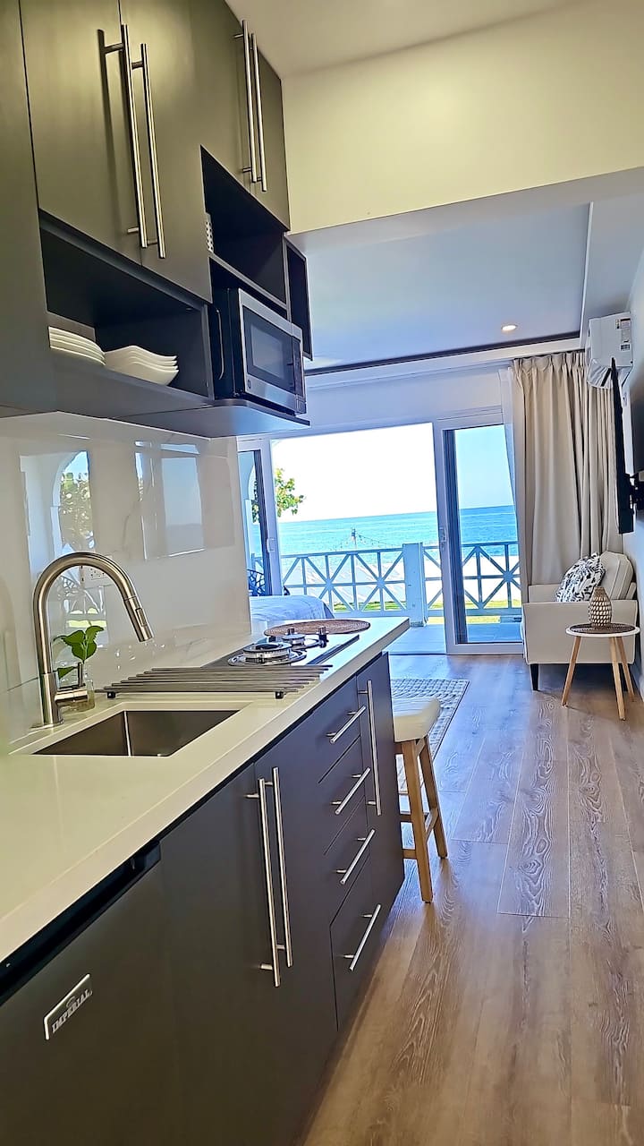 Ocean Rhythms Ii- New, Stylish Oceanfront Studio - Negril