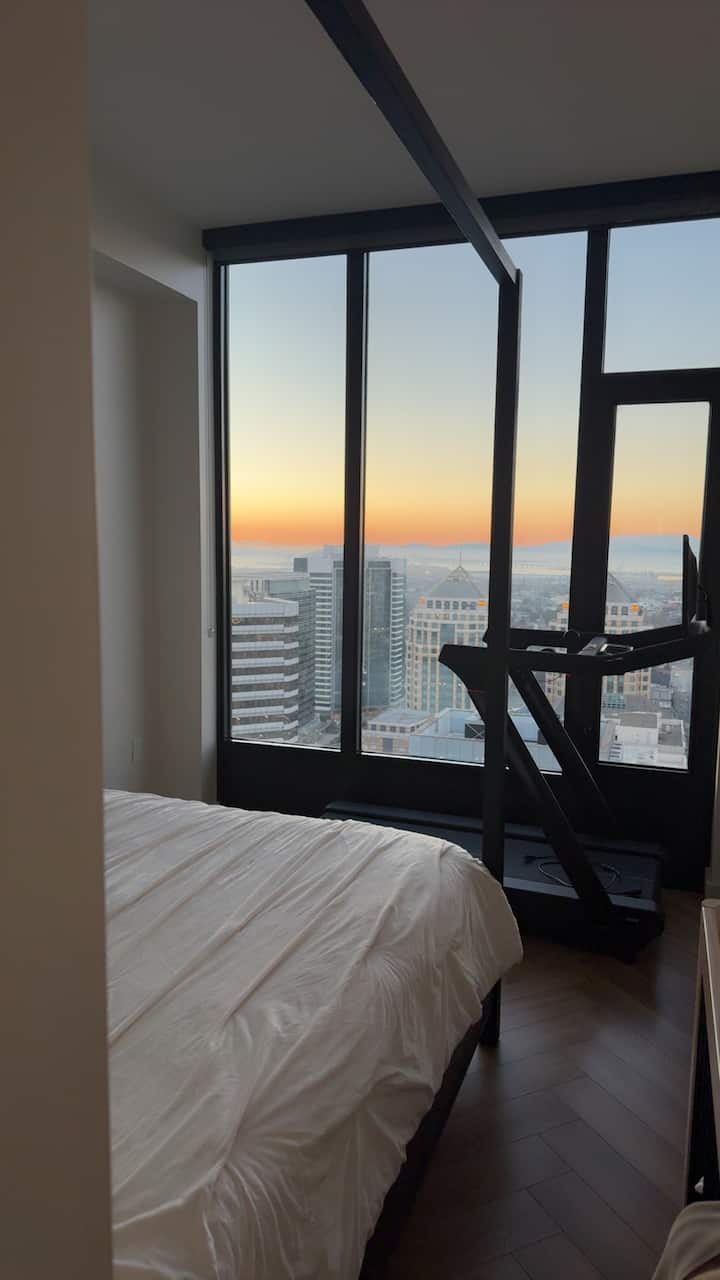 Super Views For The Super Cool - Oakland, CA