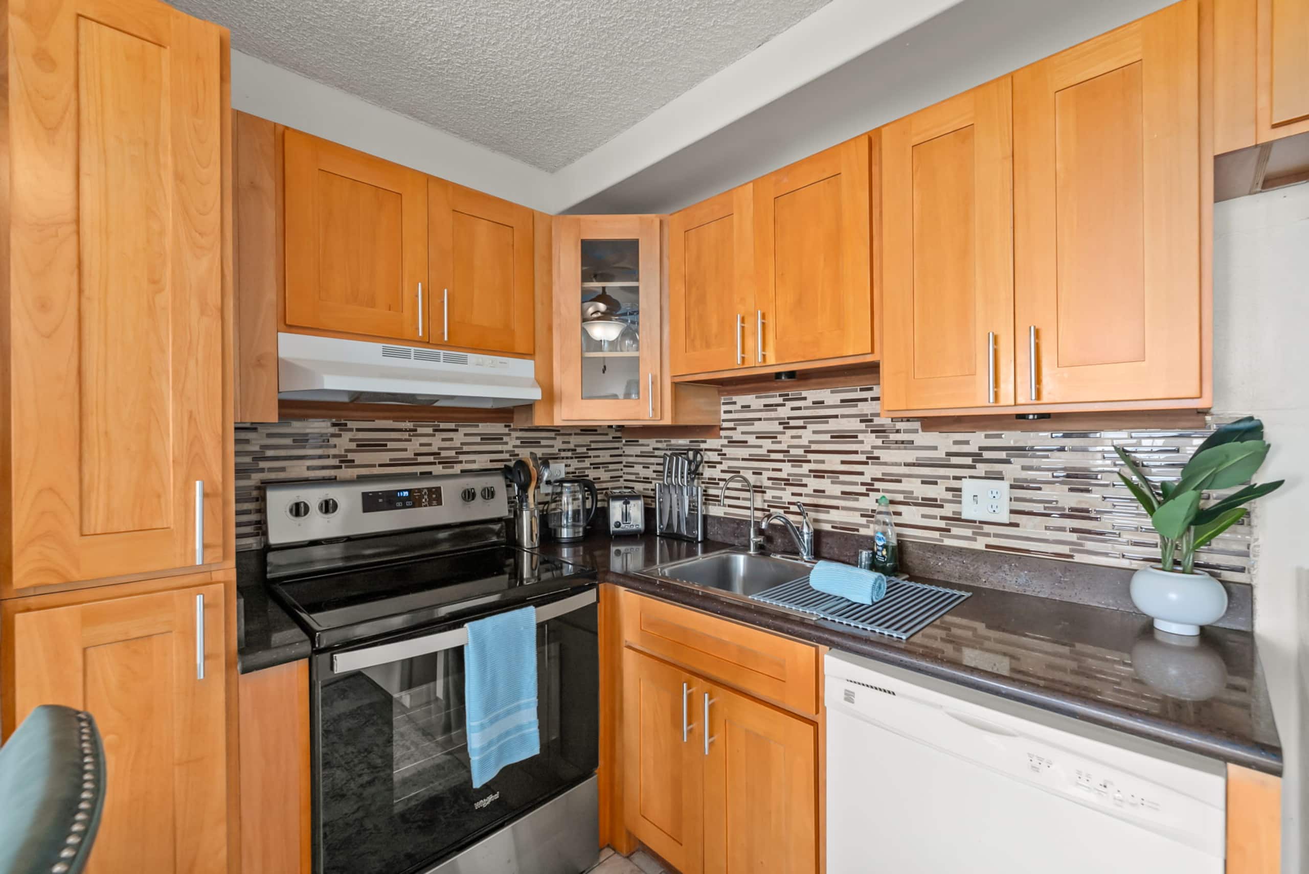 The Aina Apartment of Waikiki - Image 11