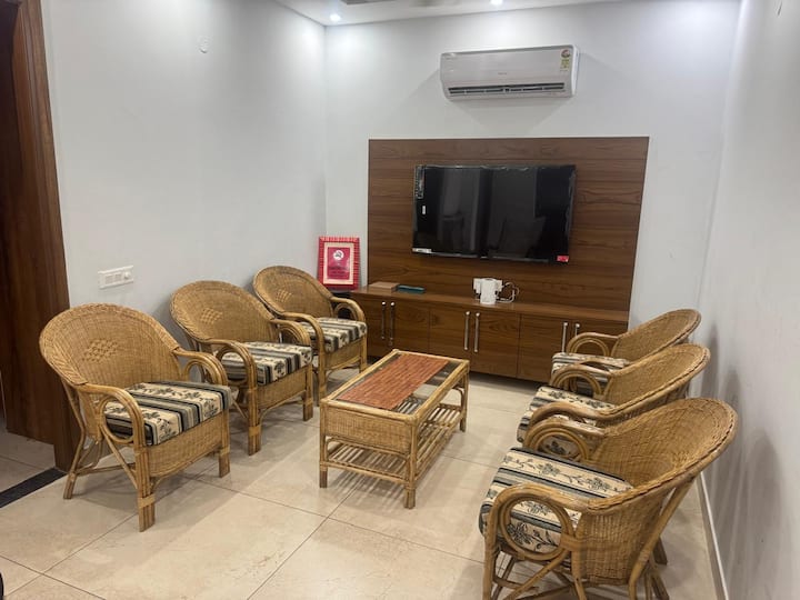 "Your Home Away From Home" Enjoy Our 3br Retreat! - Chandigarh