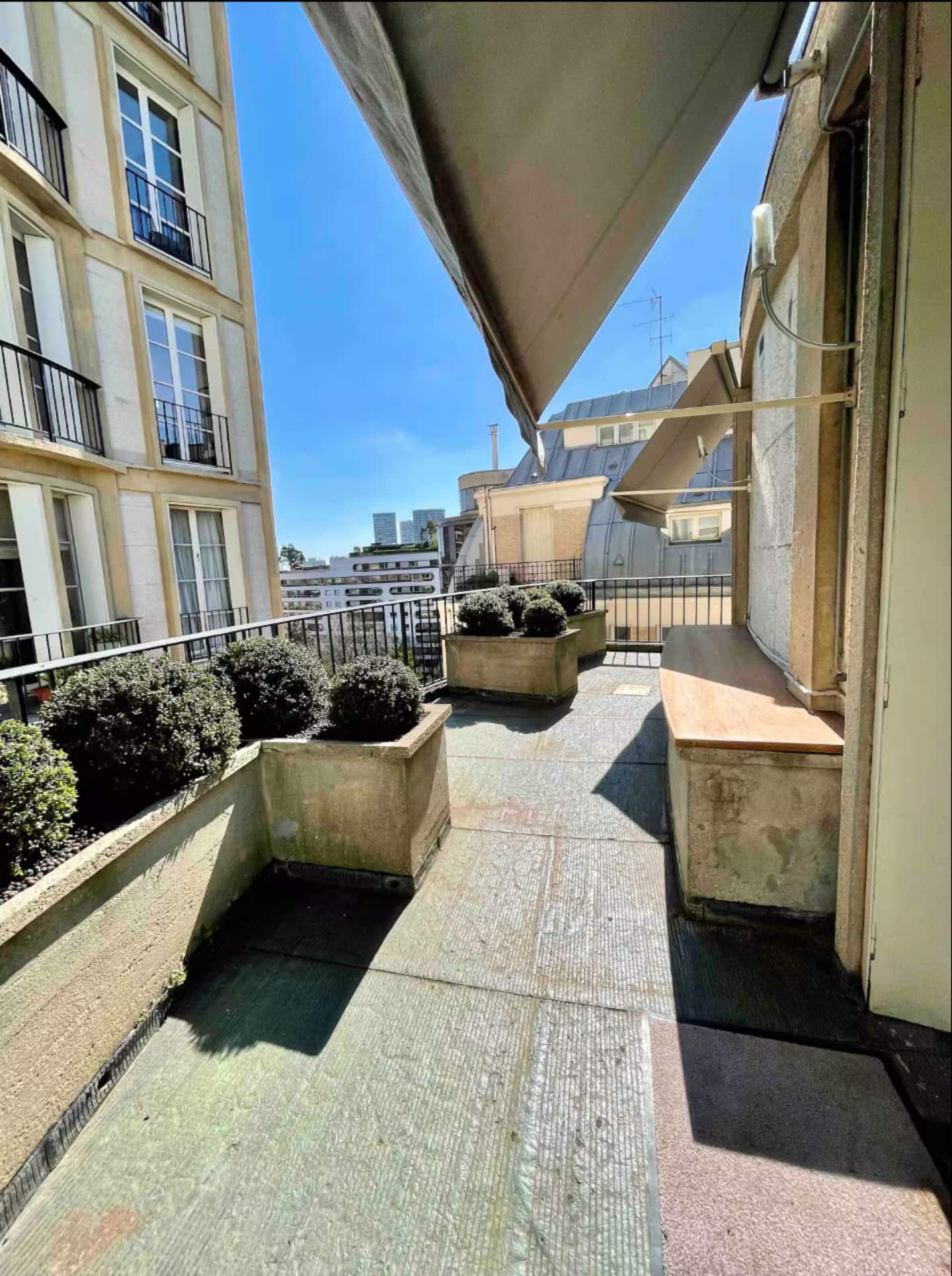 Pavillon d'Auguste Perret : Triplex, Tour Eiffel — Terrasse 1