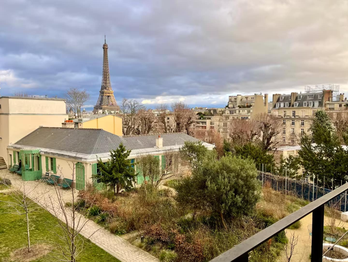 Pavillon d'Auguste Perret : Triplex, Tour Eiffel — Extérieur