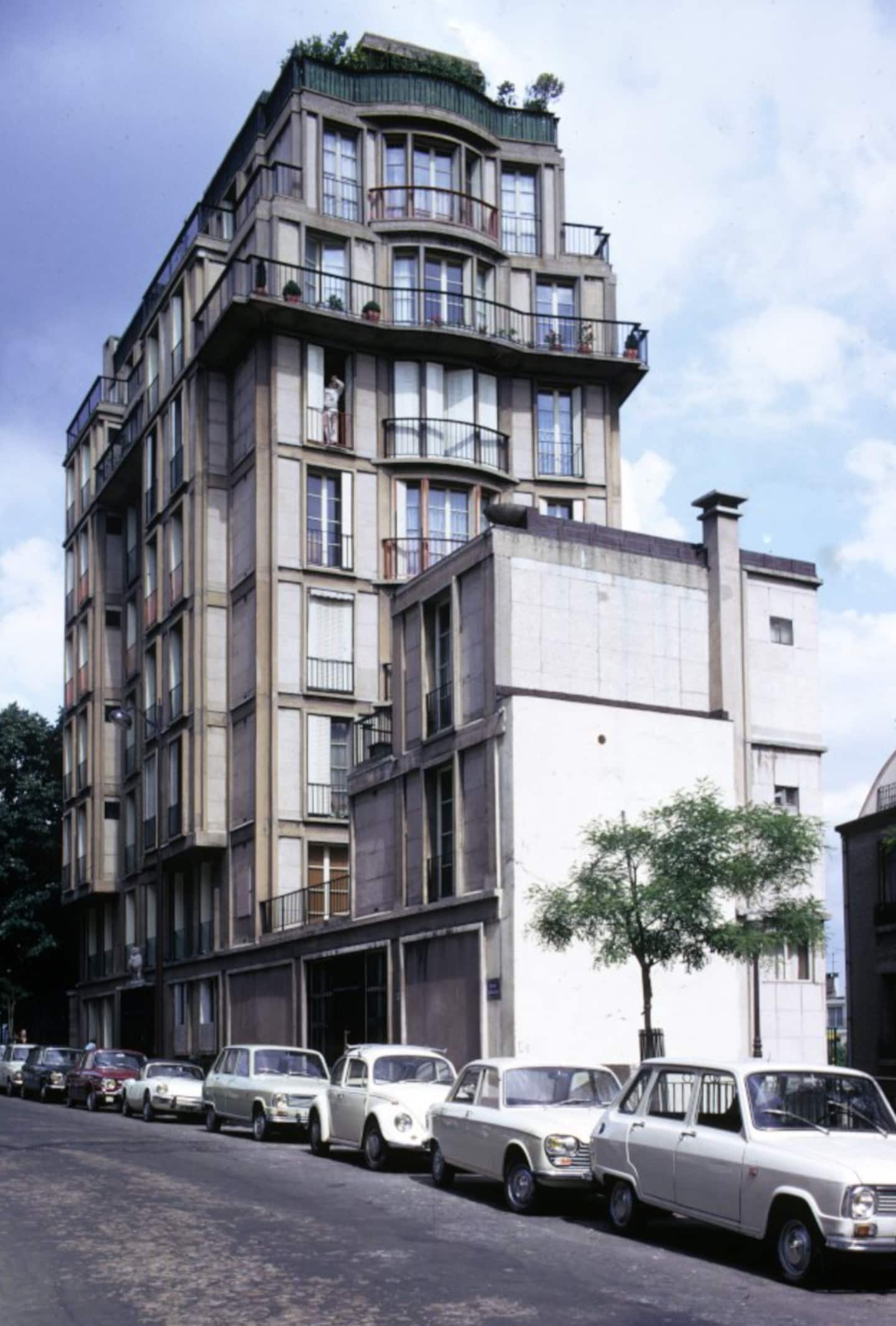 Pavillon d'Auguste Perret : Triplex, Tour Eiffel — Extérieur