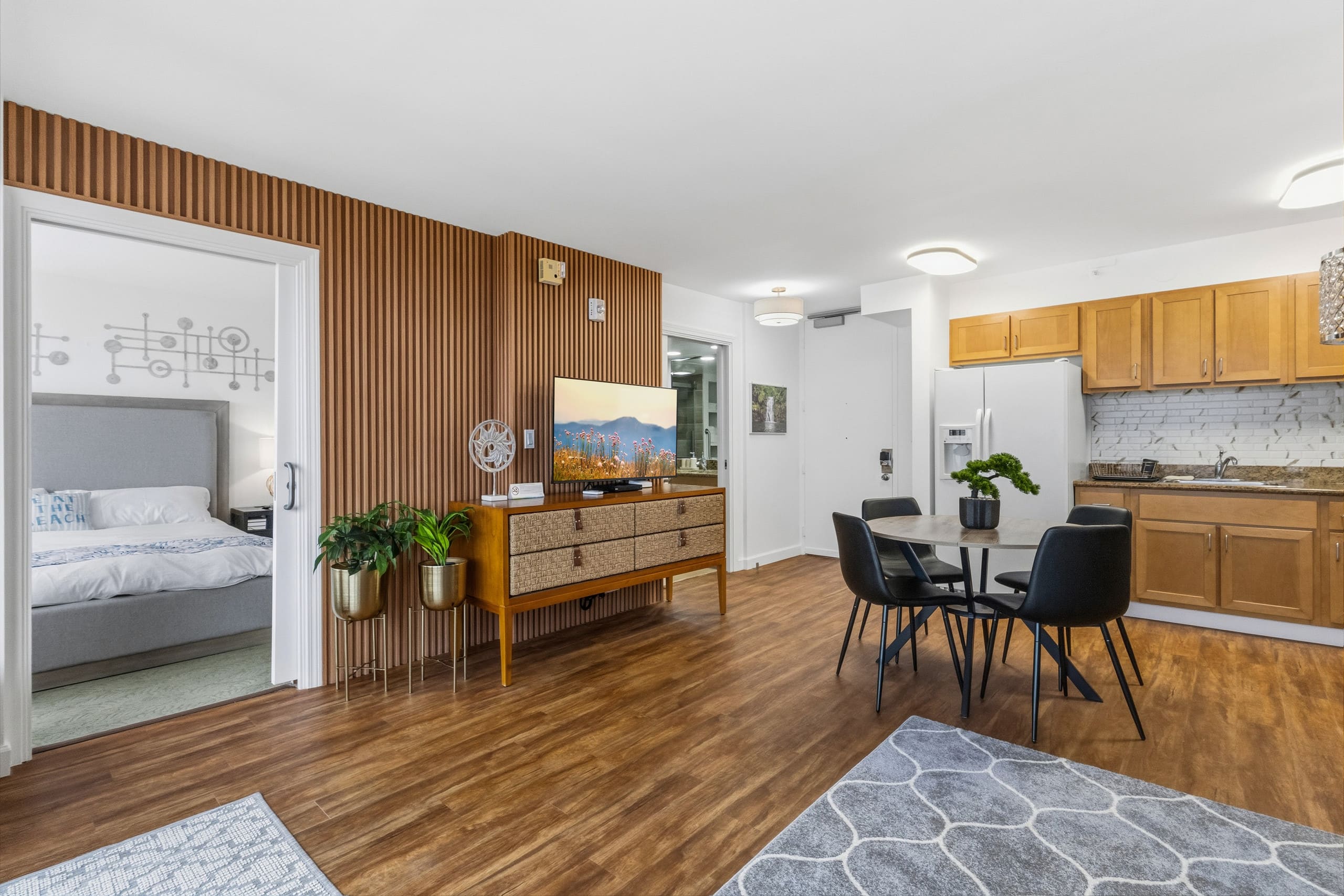 Modern Oceanfront Waikiki High-Rise | 30th Floor - Image 37
