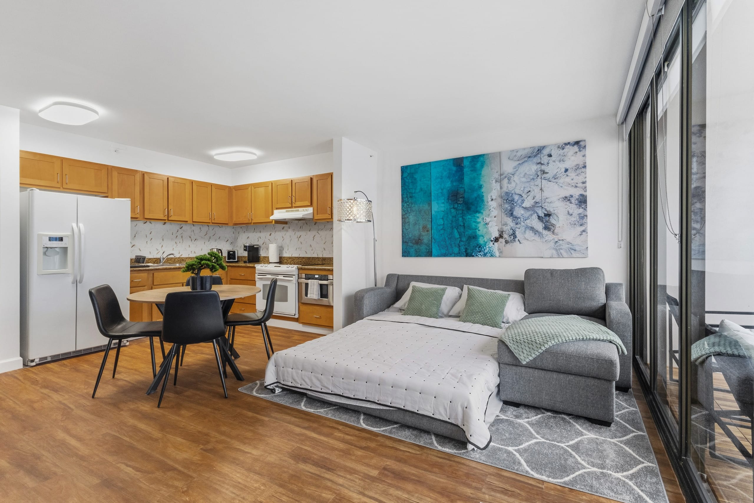 Modern Oceanfront Waikiki High-Rise | 30th Floor - Image 9