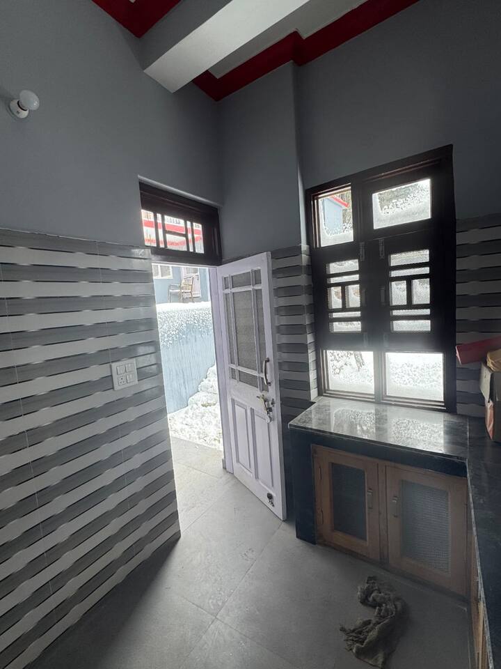 Khajjiar Homestay | Mountain View Cozy Retreat - Khajjiar