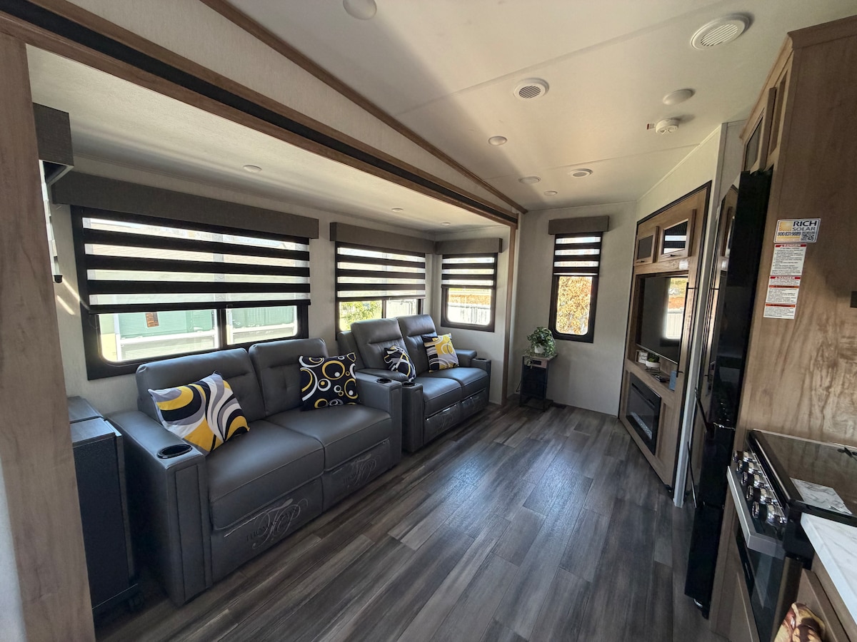 Popular Airbnb listing: Brand New RV-Private Terrace-Premium location in Cape Coral / Fort Myers