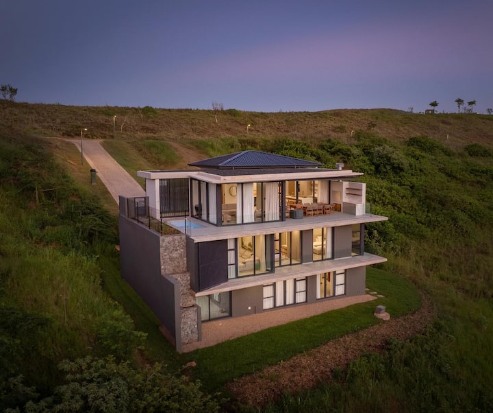 Villa Sangara - Luxury 4 Bedroom House - Ballito