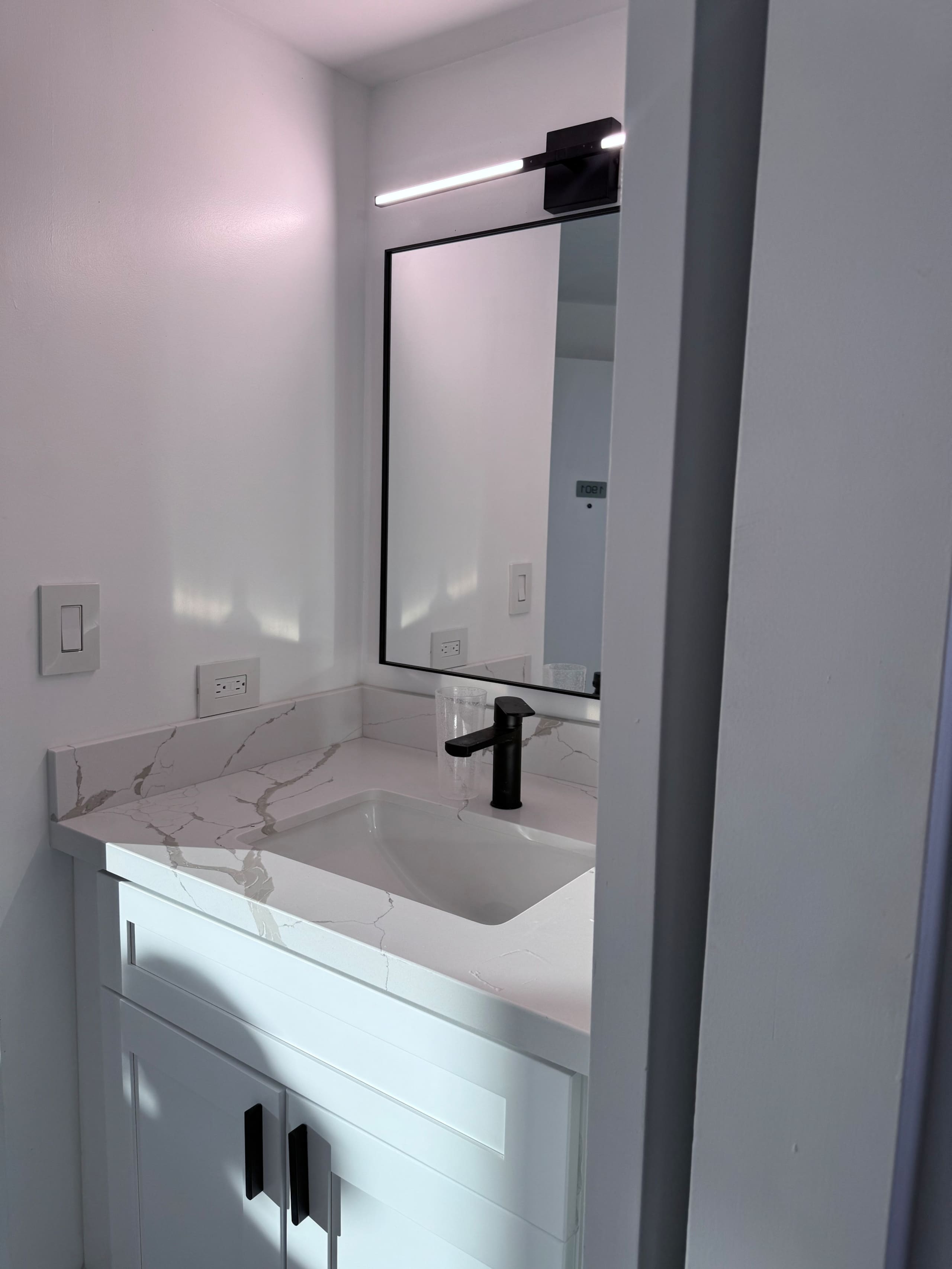 Condo in Honolulu · ★4.61 · Studio · 1 bed · 1 private bath - Image 5