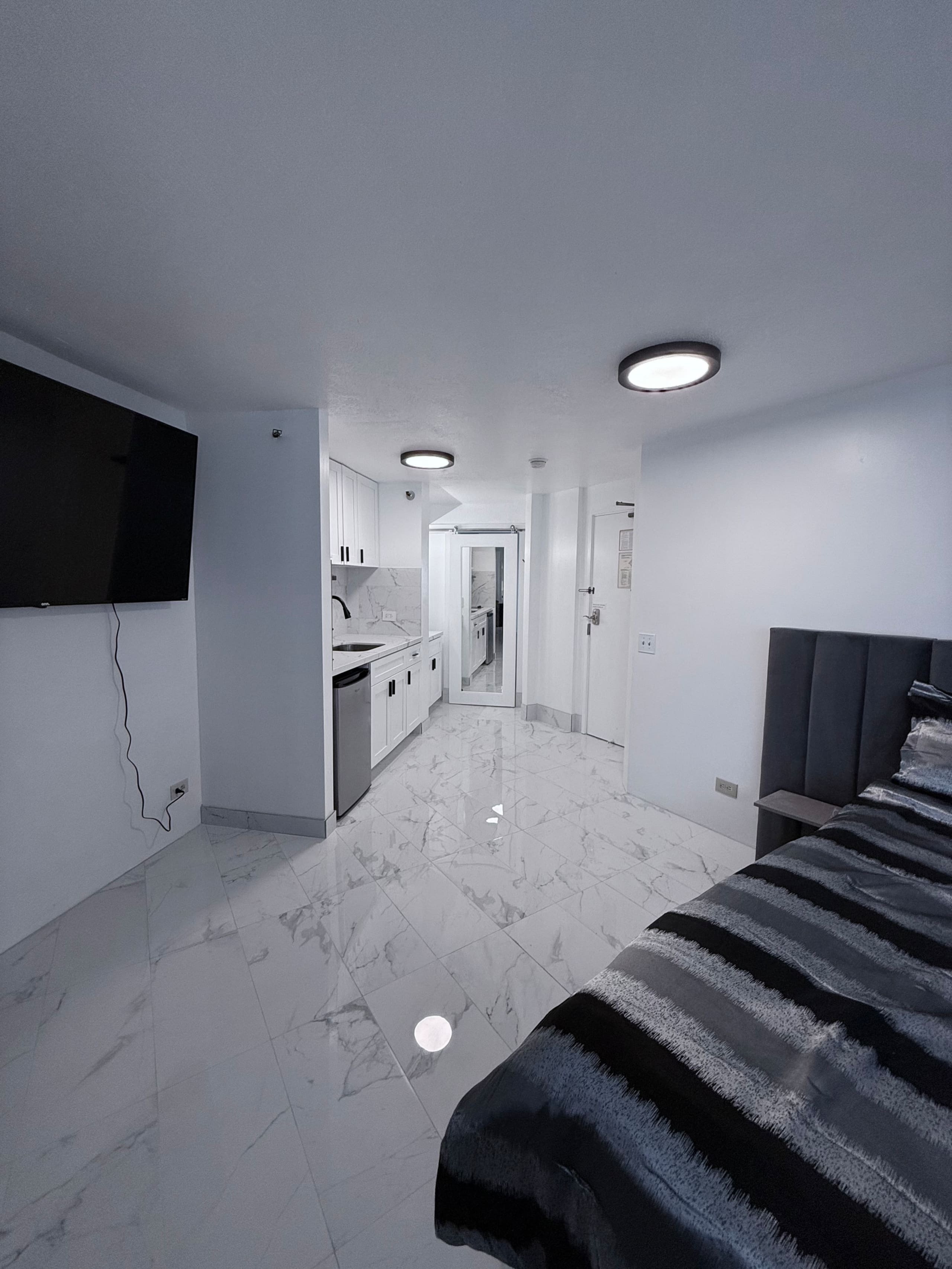 Condo in Honolulu · ★4.61 · Studio · 1 bed · 1 private bath - Image 21