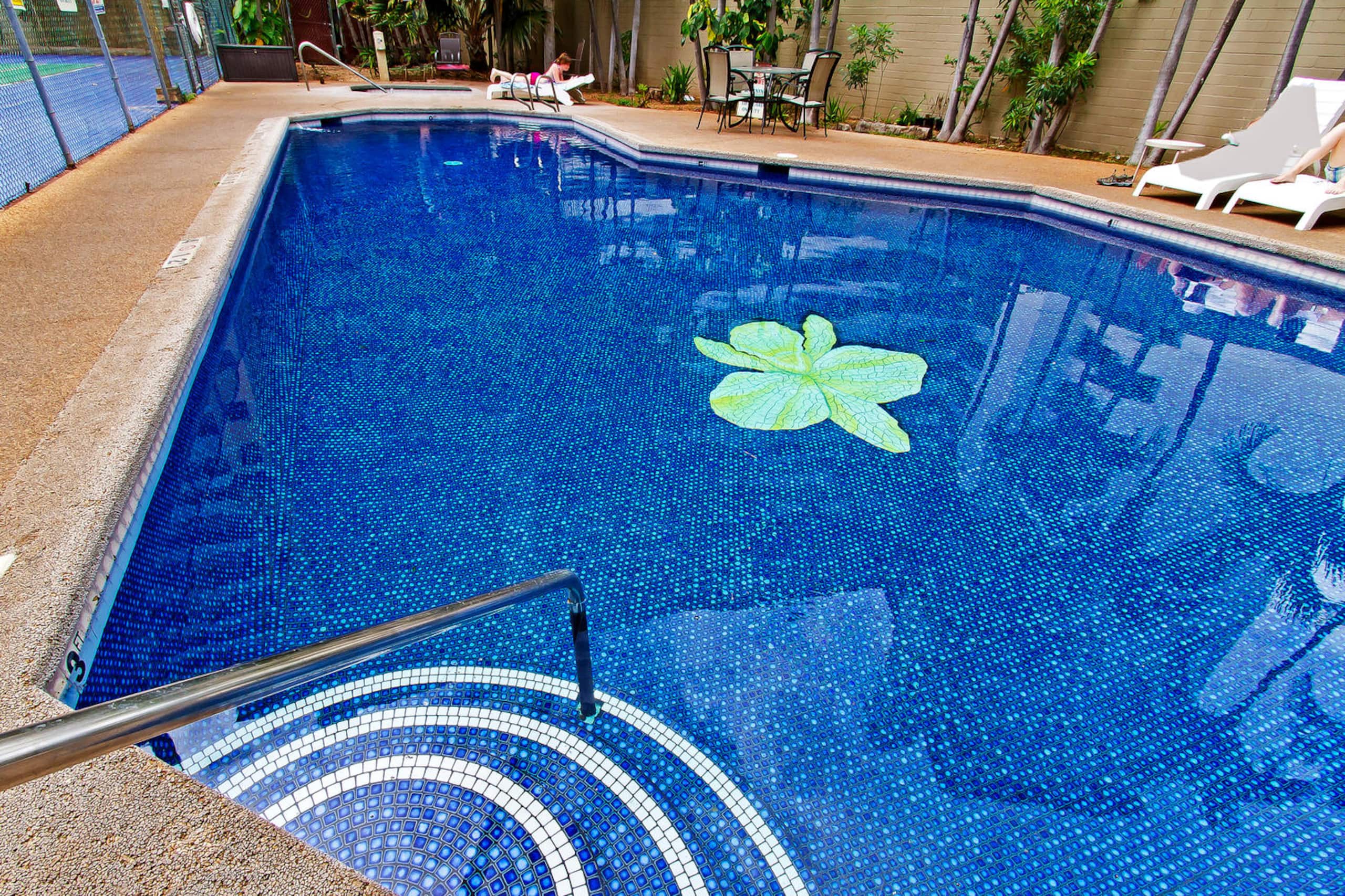 Condo in Honolulu · ★4.61 · Studio · 1 bed · 1 private bath - Image 14