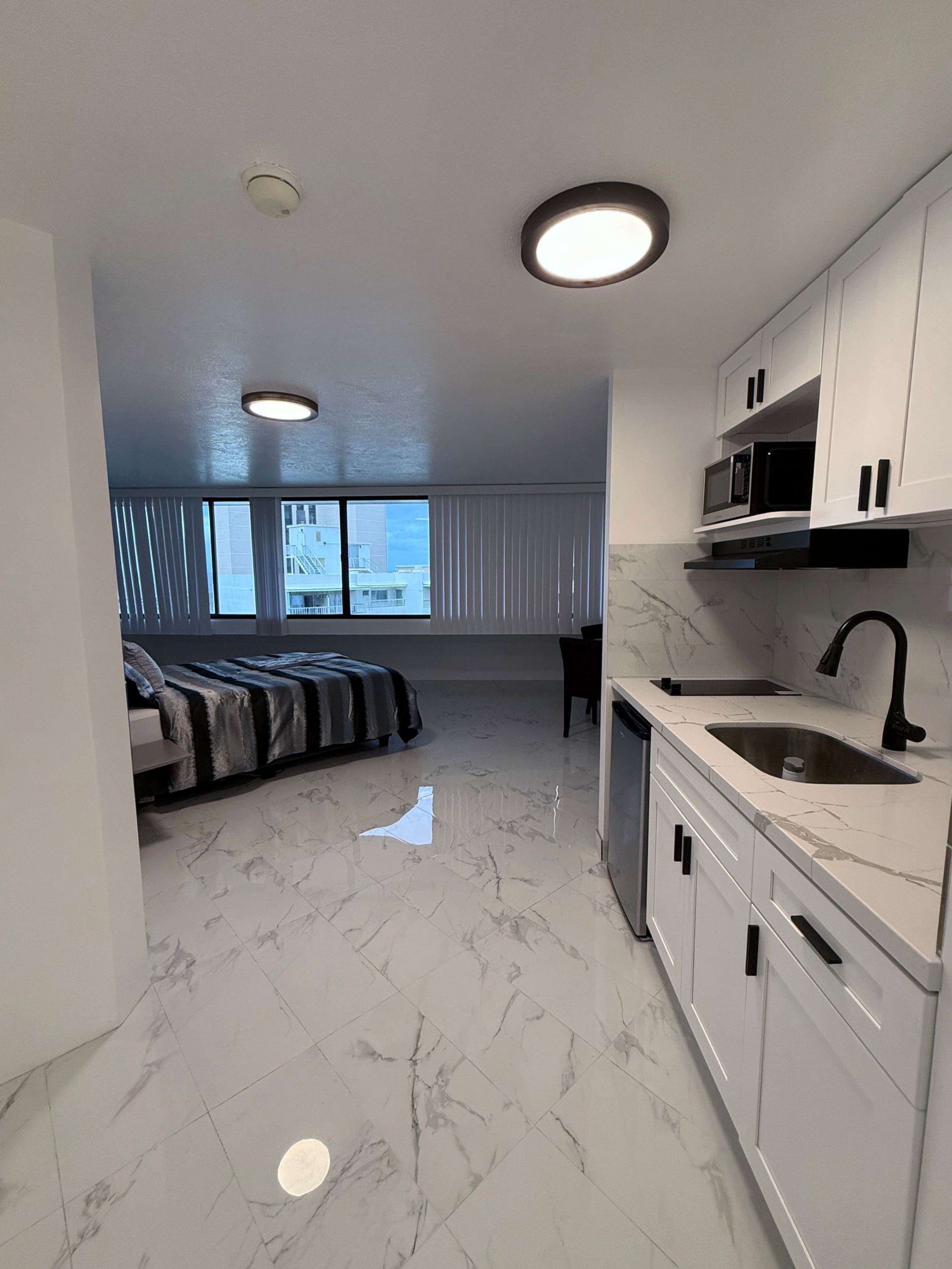 Condo in Honolulu · ★4.61 · Studio · 1 bed · 1 private bath - Image 1