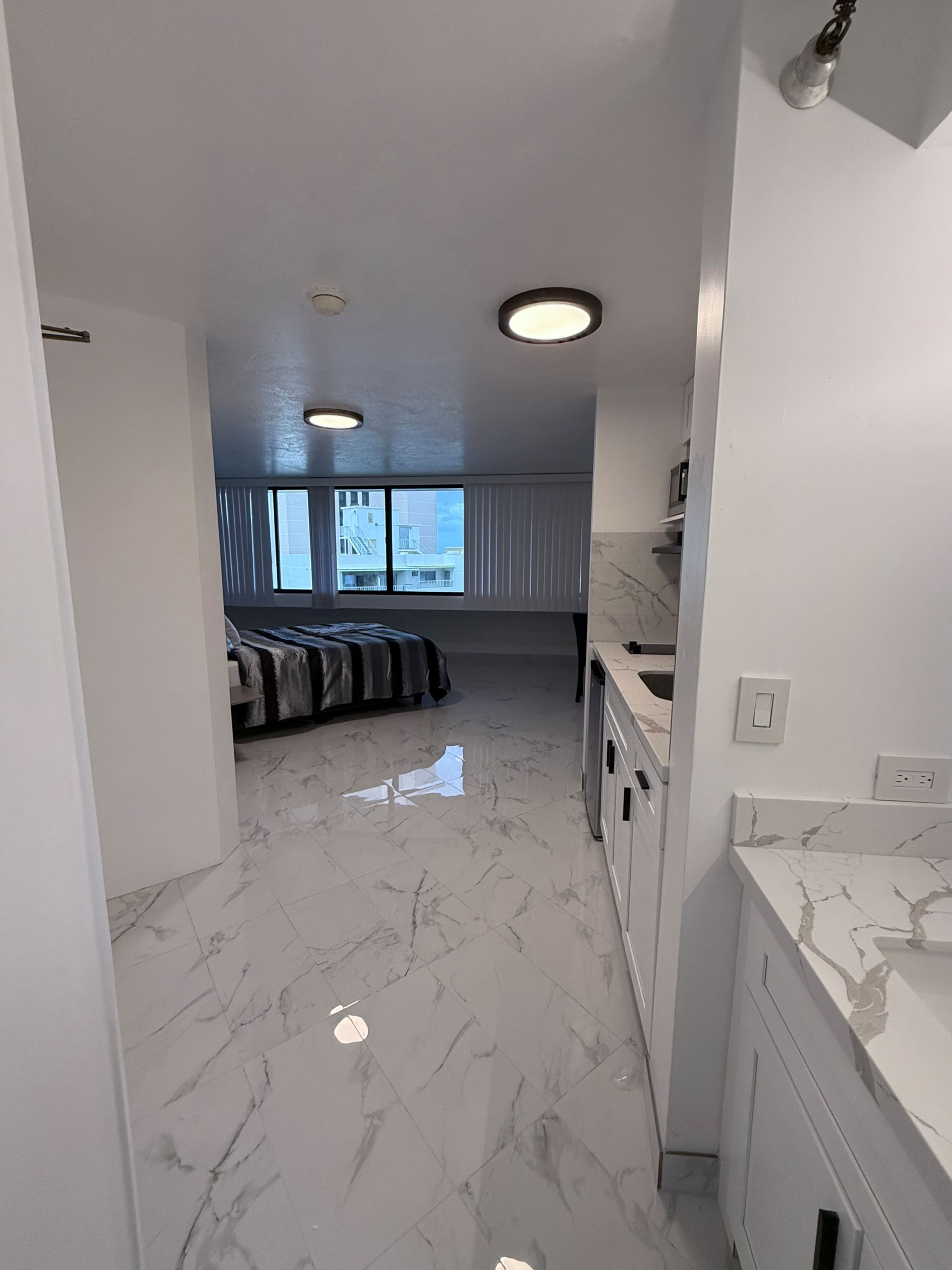 Condo in Honolulu · ★4.61 · Studio · 1 bed · 1 private bath - Image 19