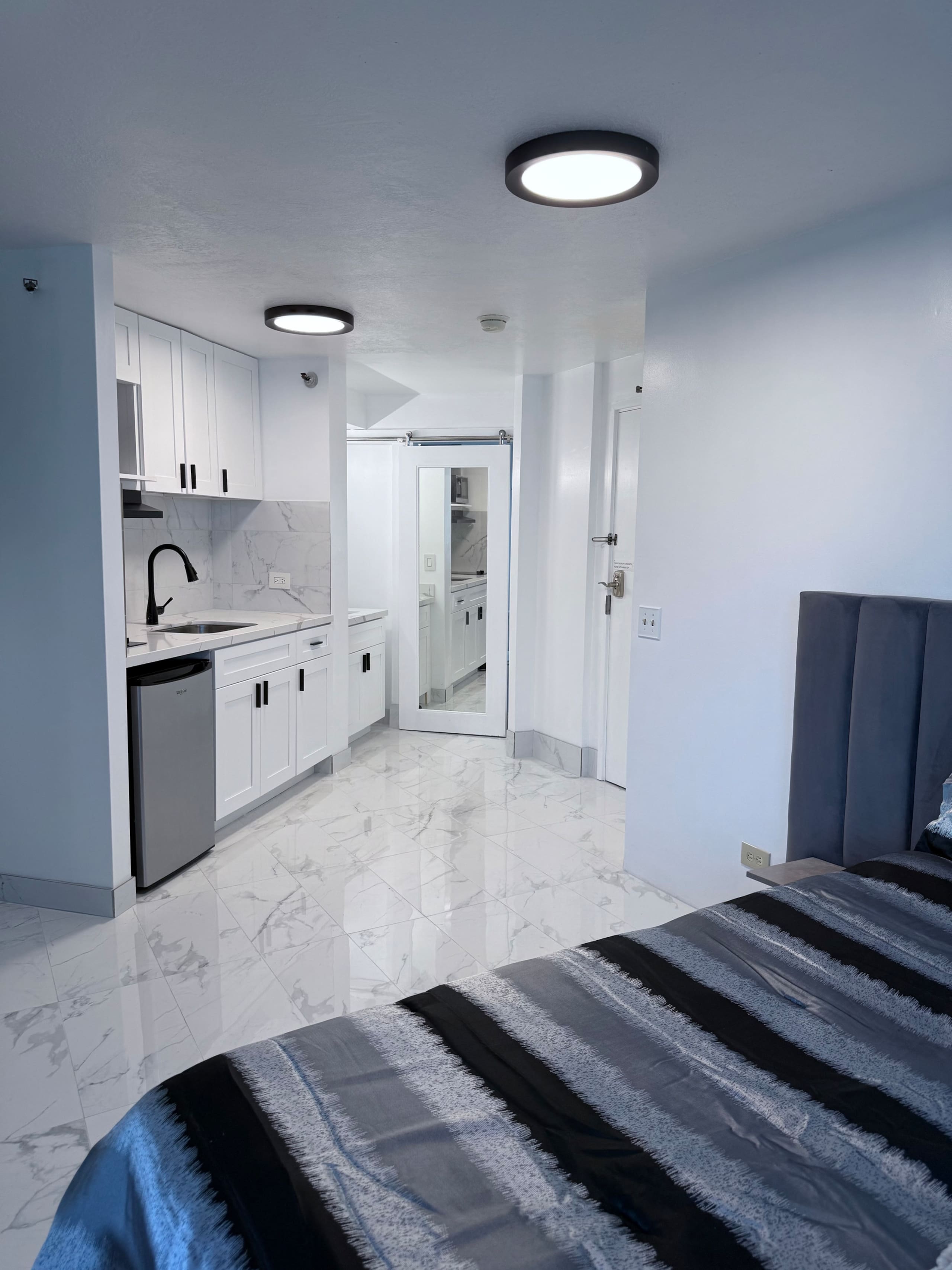 Condo in Honolulu · ★4.61 · Studio · 1 bed · 1 private bath - Image 17