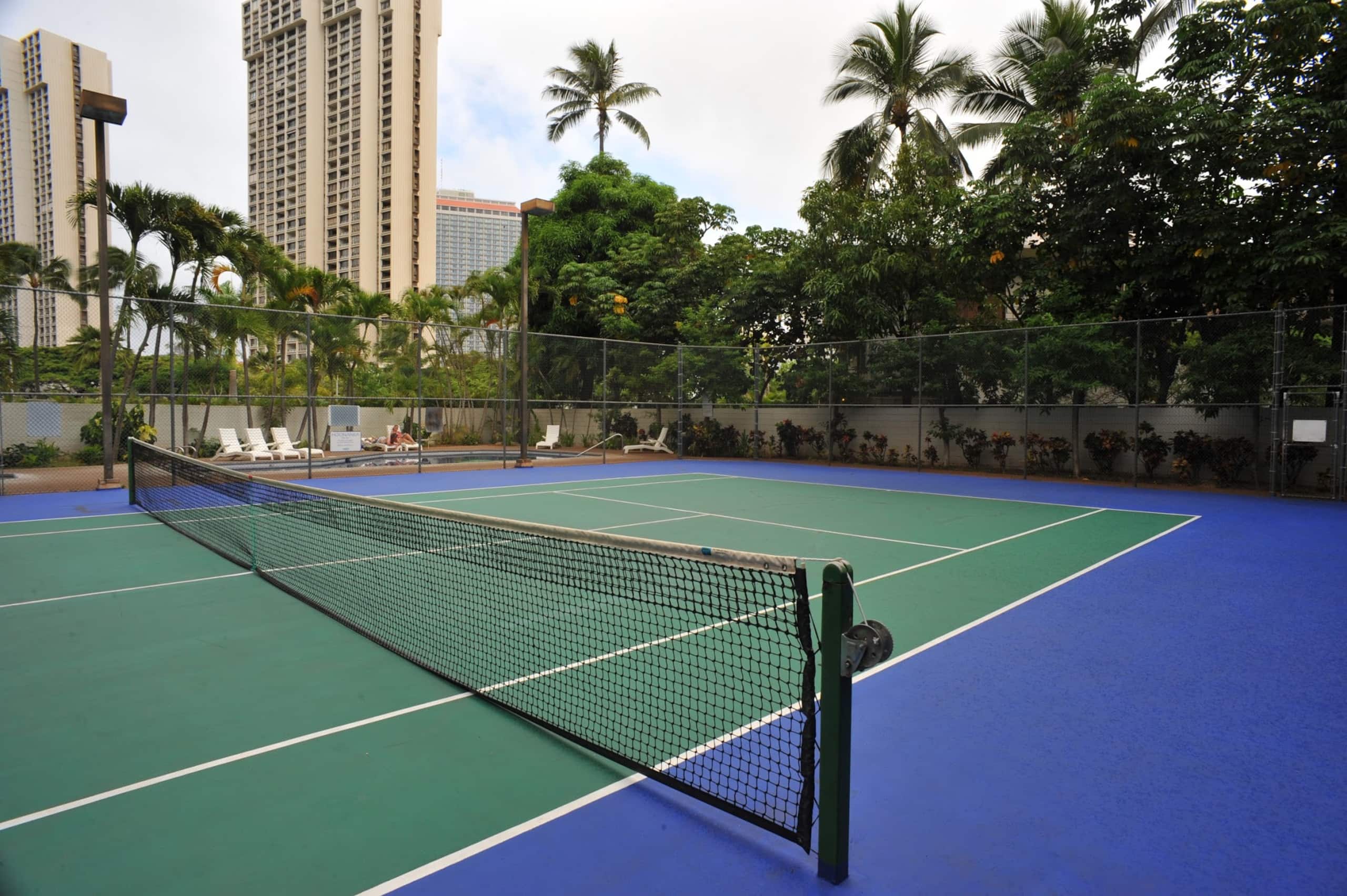 Condo in Honolulu · ★4.61 · Studio · 1 bed · 1 private bath - Image 12