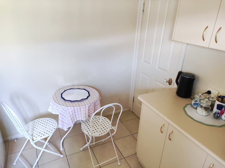 Private Cozy Suite In Ballarat: Double + Sofa Bed - Kryal Castle