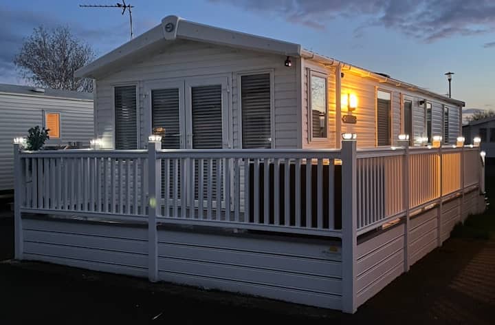 Stunning 2 Bedroom Caravan Lyons Oakfields Towyn - Towyn