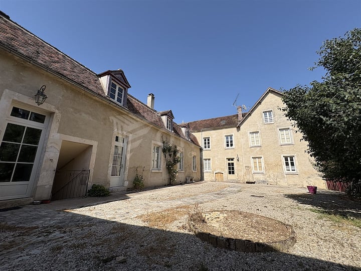 Maison Historique Chablis Gite 12 à 15 Personnes - Chablis
