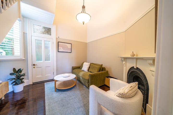 Sydney Harbour Bridge View Home For 6 - Lewisham