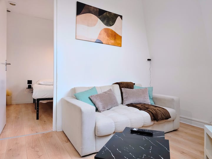 L'éclat Du Miroir - By Absolutehome - Mouscron