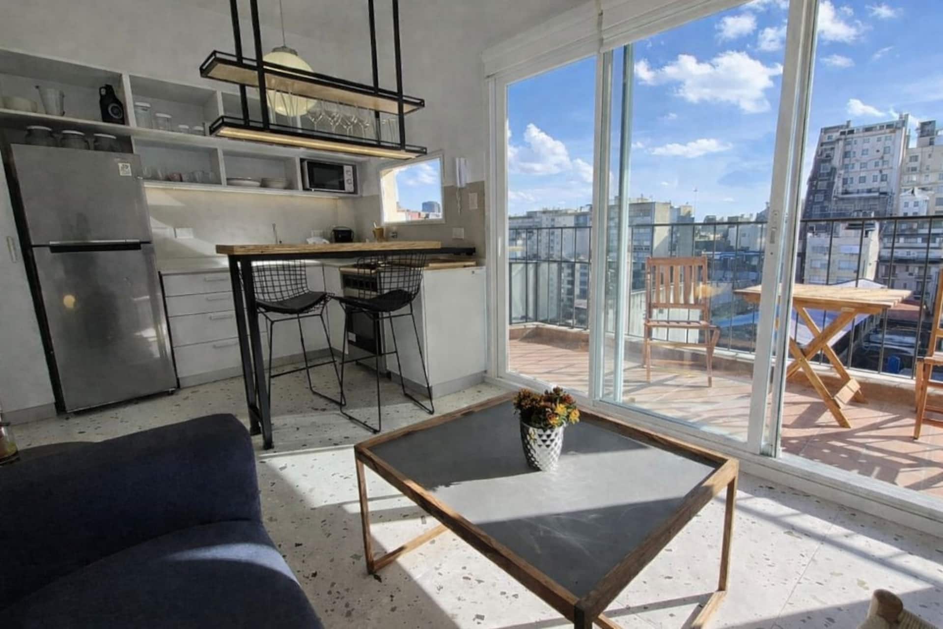 Recycled one-bedroom apartment in Monserrat