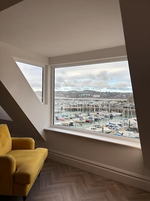 Top Airbnb: Harbour and Sea view apartment-walk everywhere in Torquay