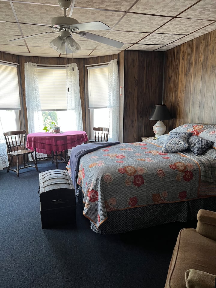 Cozy & Quaint 4br Apt In Nesquehoning, Pa - Lehighton, PA