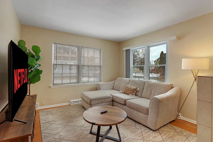 Relaxing 4br | 2ba Getaway - Great Lakes Navy Base - Gurnee, IL