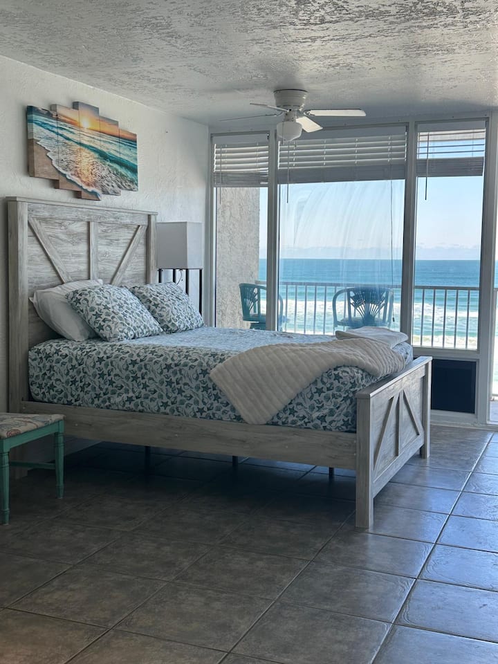 Daytona Beach Direct Oceanfront 1 Bedroom Studio - Port Orange, FL