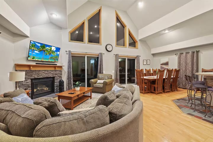 Beautiful Ski Chalet With Hot Tub In Ellicottville - Ellicottville, NY