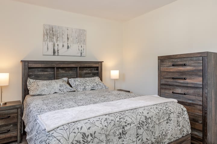 Bright & Modern 3br Townhouse - Kitimat