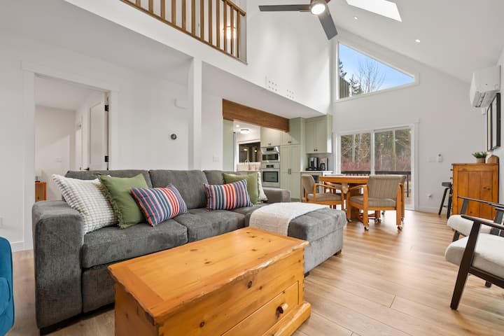Copper Cove | Beach Access | Hot Tub | Fire Pit - Invermere
