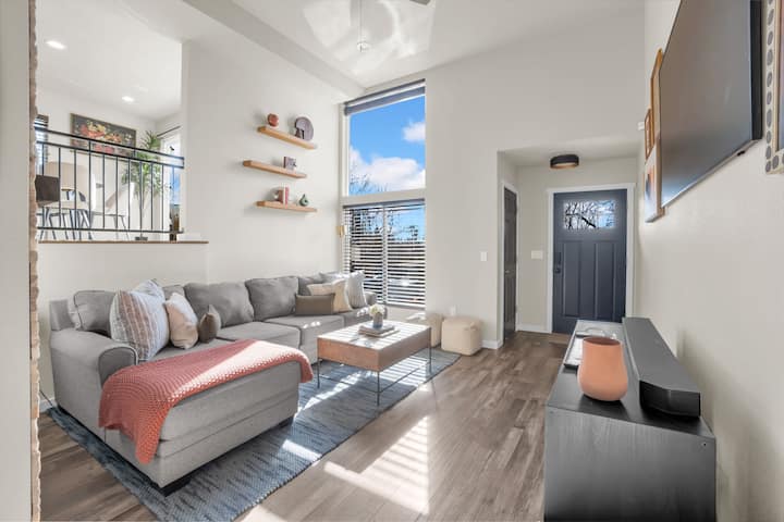 * New*central 2br/2.5ba W/ Sauna, Walk To Pearl St - Boulder, CO