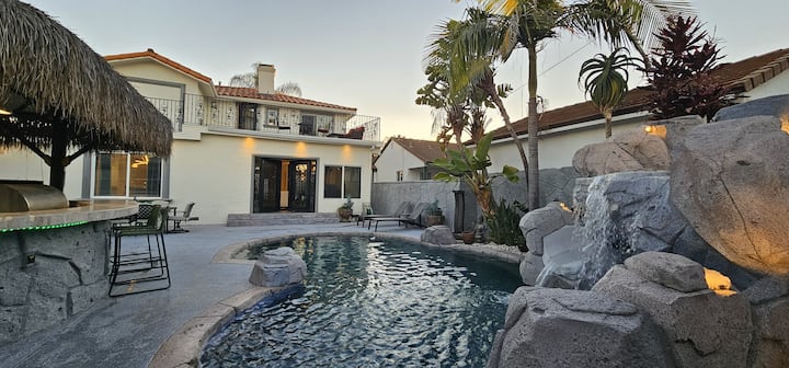 Stunning La Pool Home, Sleeps 15, Mins To Downtown - Downey, CA