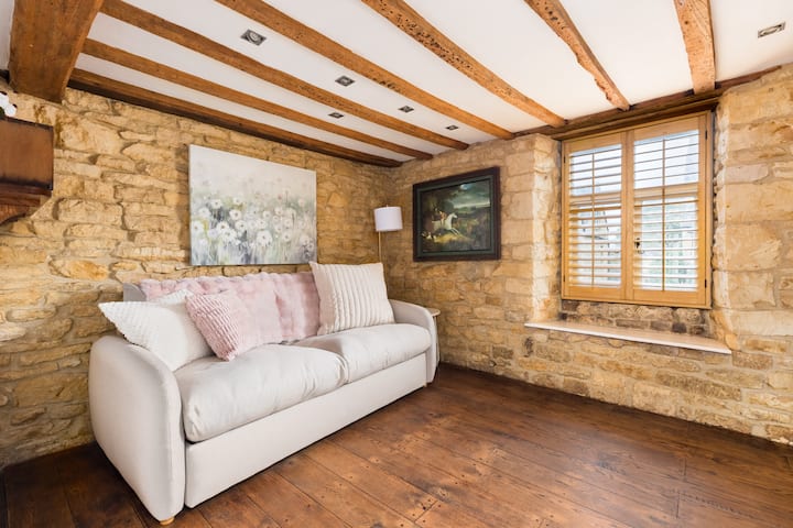 Wold House | 18th Century Cottage | Barn - Stow-on-the-Wold
