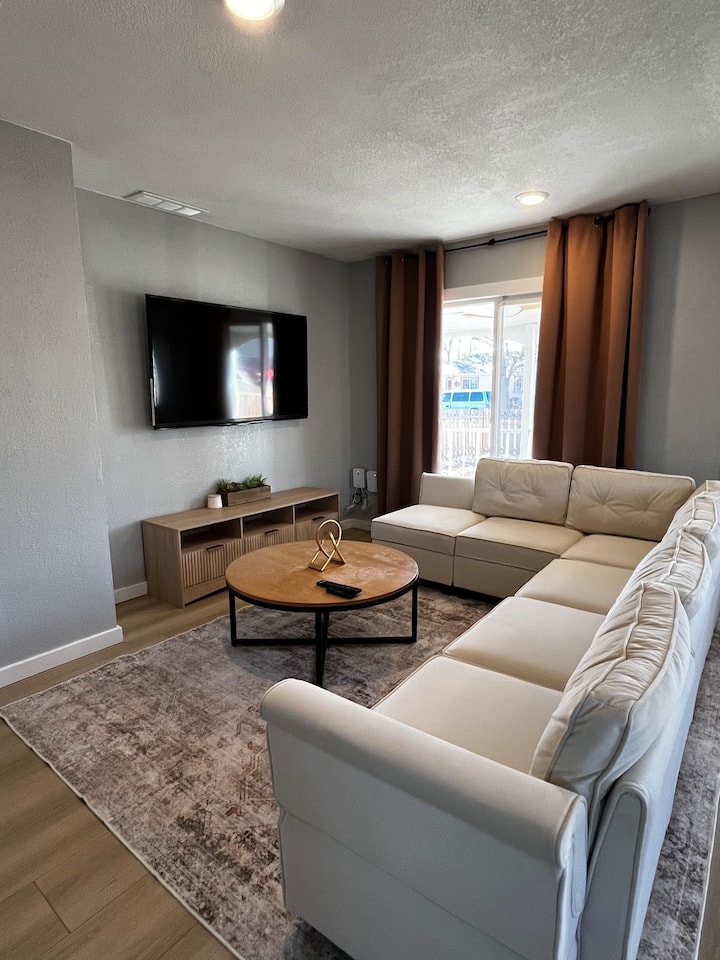 Cozy Aurora Retreat | Central Location - Aurora, CO