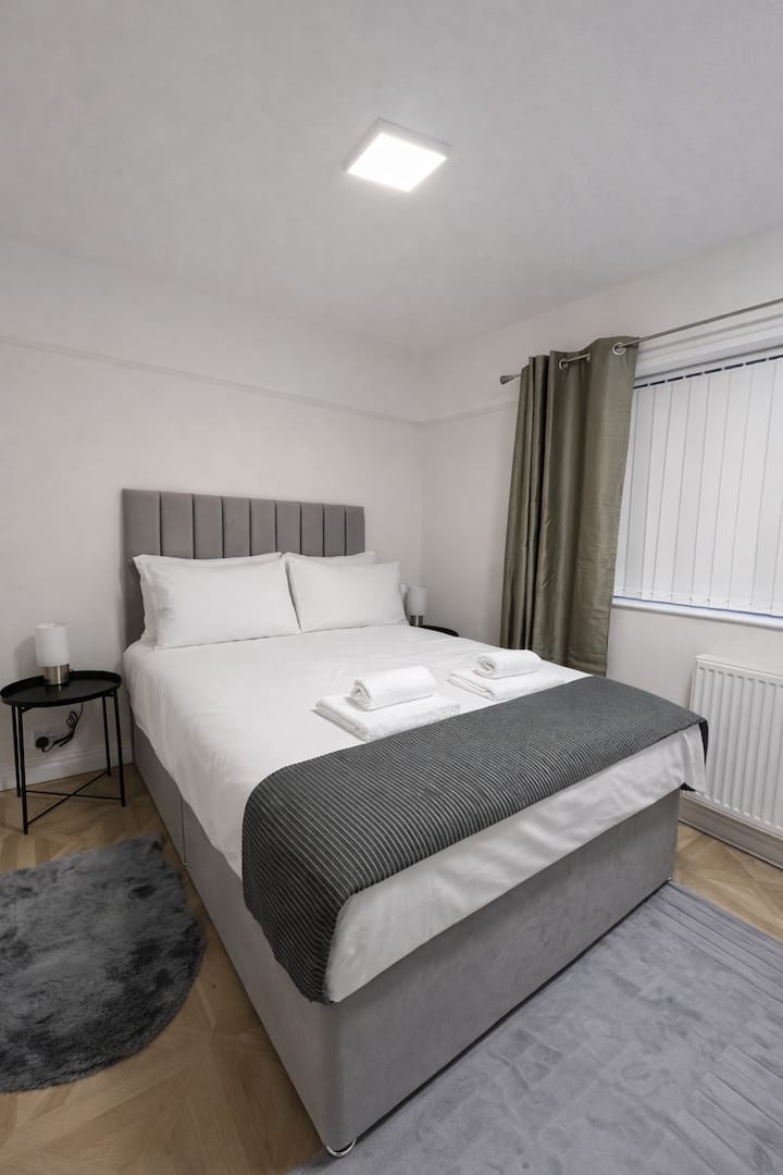 Stylish 2br Apartment Near Bury Town Centre - Bolton